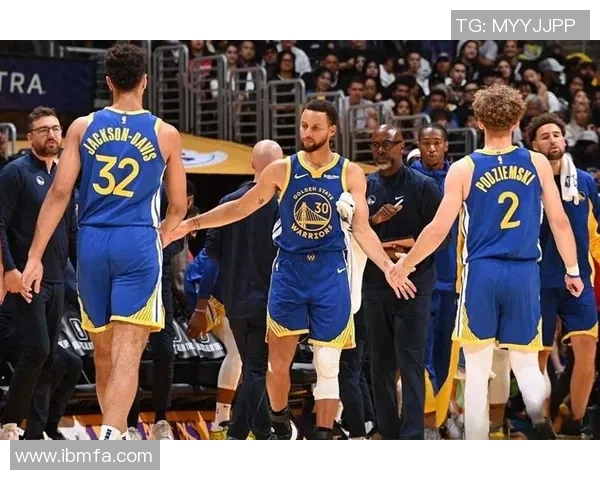 勇士队连败中角色球员崛起:波杰姆斯基全能支撑,库明加进攻端掌控力提升 勇士队连败中角色球员崛起:波杰姆斯基全能支撑,库明加进攻端掌控力提升