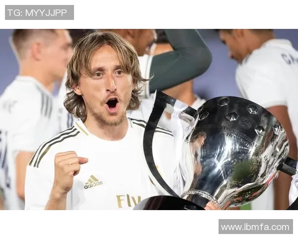 皇马巴西中场新星94%传球成功率闪耀,安切洛蒂冷遇引发皇马中场竞争热议 皇马巴西中场新星94%传球成功率闪耀,安切洛蒂冷遇引发皇马中场竞争热议